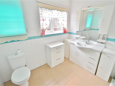 THREE PIECE SHOWER ROOM